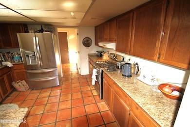 Kitchen Counter - Frig