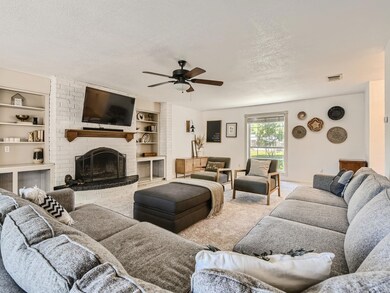 2832 Toni Ct, Hurst, TX 76054 - photo 6