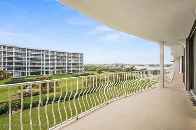 01 Balcony