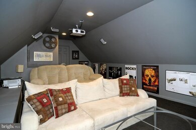 9724 Owen Brown Rd, Columbia, MD 21045 - photo 4