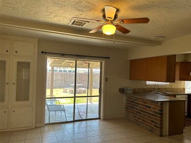 5802 Par Four Dr, Houston, TX 77088 - photo 3