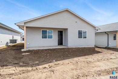 1608 N Tina Dr, Sioux Falls, SD 57110 - photo 5