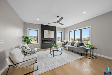 2002 S Meadowview Cir, Sioux Falls, SD 57110 - photo 5