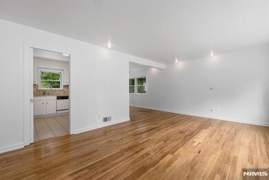 92 Arbor Dr, Ho Ho Kus, NJ 07423 - photo 4