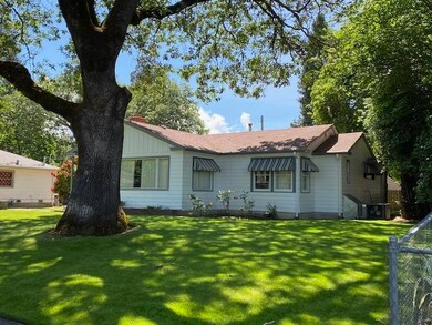 325 SW Burgess St, Grants Pass, OR 97526 - photo 3