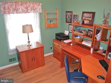 1909 Rampart Dr, Alexandria, VA 22308 - photo 7