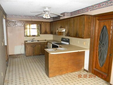 707 Robin Dr, Cushing, OK 74023 - photo 4