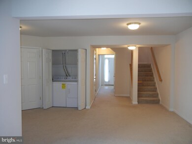 25239 Dunvegan Square, Chantilly, VA 20152 - photo 5