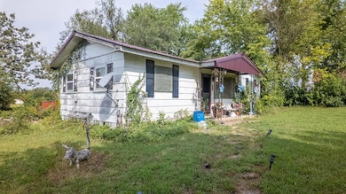 3 bed 1 bath fixer upper001