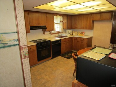 1227 Greenleaf St, Allentown, PA 18102 - photo 3