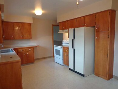 409 1st St SE, Mandan, ND 58554 - photo 4