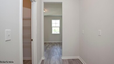 15 Colonial Heights Dr-007-010-Colonial