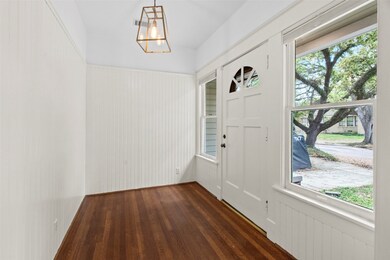 2509 Yupon St, Houston, TX 77006 - photo 4