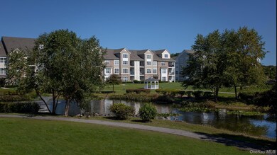 616 Charles Pond Dr unit 616, Coram, NY 11727 - photo 4