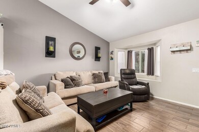 1722 E Grandview Rd - Living room