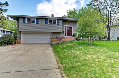 343 Elmwood Dr, Naperville, IL 60540 - photo 3