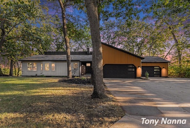 15060 Mercury Dr, Grand Haven, MI 49417 - photo 2