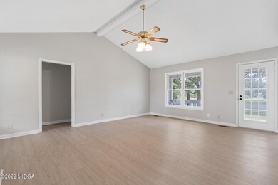228 J R Blvd-07997