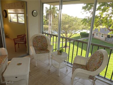 ENJOY THE GULF BREEZES FROM YOUR SCREENED LANAI OV