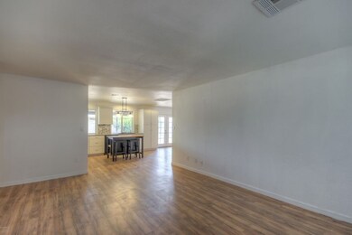 6 Living Room (1)