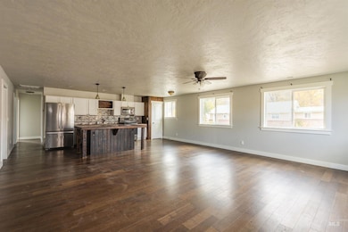 349 W Idaho St, Weiser, ID 83672 - photo 4