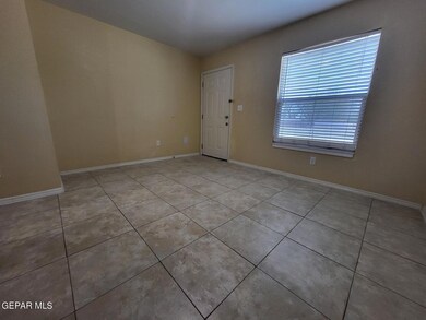 7365 N Loop Dr unit 3, El Paso, TX 79915 - photo 2
