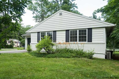 44 Myrtle St, Saratoga Springs, NY 12866 - photo 2