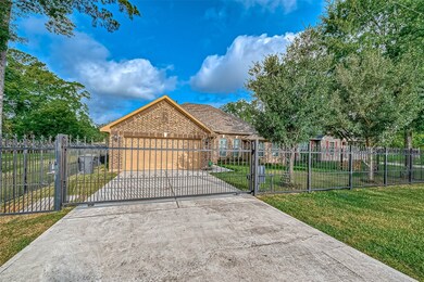 6507 Goldspier St, Houston, TX 77091 - photo 2