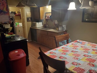 812 S Taft Ave, Okmulgee, OK 74447 - photo 3