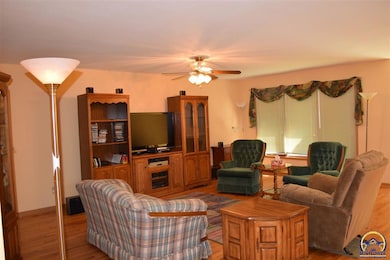 3716 SW Brooklawn Cir, Topeka, KS 66610 - photo 3