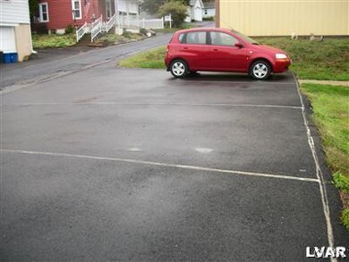 208 Mauch Chunk St unit 2nd Floor, Nazareth, PA 18064 - photo 3