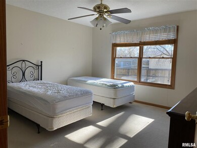 2033 W 59th St, Davenport, IA 52806 - photo 6