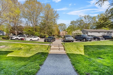 156 Carriage Ct unit G, Yorktown Heights, NY 10598 - photo 4