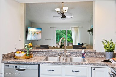 7826 Aquarius Cir S, Jacksonville, FL 32216 - photo 4