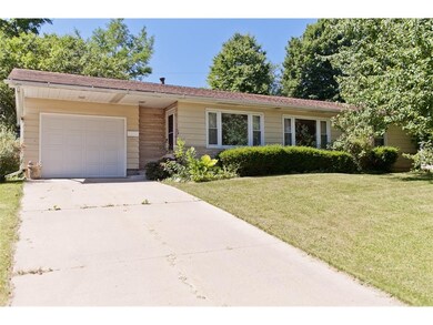 3301 Sue Ln NW, Cedar Rapids, IA 52405 - photo 2