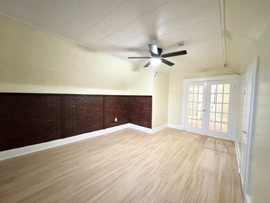 54 New Haven Ave unit 3rd floor, Waterbury, CT 06708 - photo 4