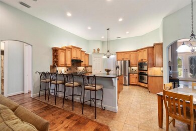 Open Kitchen with Bar top!