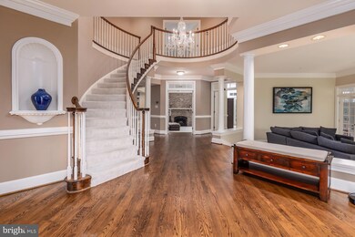 6845 Smithfield Ct, Centreville, VA 20120 - photo 3