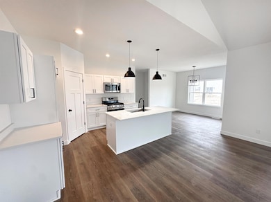 1815 E Kyle Cir, Beloit, WI 53511 - photo 2