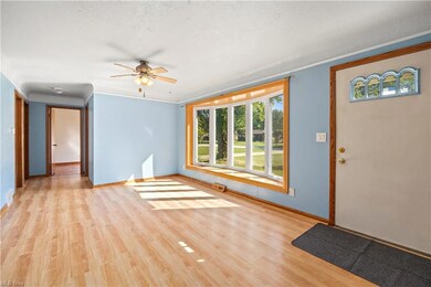 Entrance area with a textured ceiling, ceiling fan