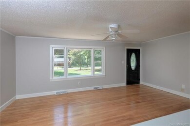 155 Clements Rd, Statesville, NC 28677 - photo 4