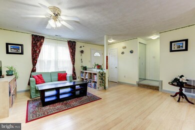 18634 Winding Creek Place, Germantown, MD 20874 - photo 5