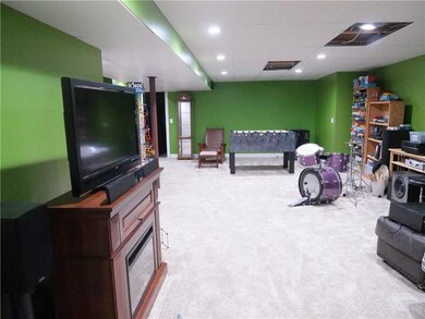 190 Fieldstone Ln, Saunderstown, RI 02874 - photo 7