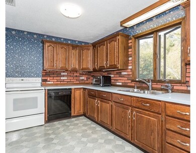1635 Center St, Ludlow, MA 01056 - photo 7