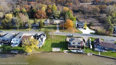 371 E Shore Dr, Whitmore Lake, MI 48189 - photo 2