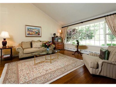 9 Daffodil Ln, Cos Cob, CT 06807 - photo 4