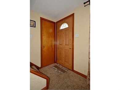 Entry/Foyer.