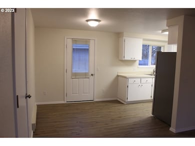 110 S Grove Ln, Sutherlin, OR 97479 - photo 5