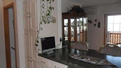 Kitchen Counter Seating<|><|>