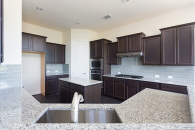 940 Carriage Loop, New Braunfels, TX 78132 - photo 7